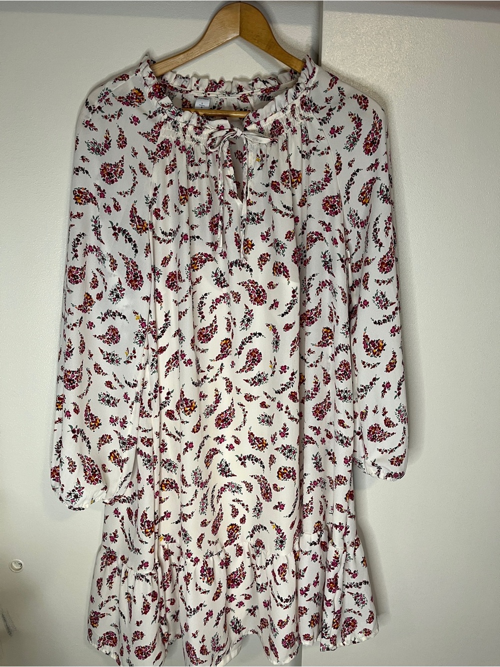 Summer Old Navy White Paisley Floral Tie-Neck Long Sleeve Dress with Red Accents